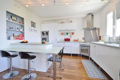 Villa - 206 m² - 6 pièces