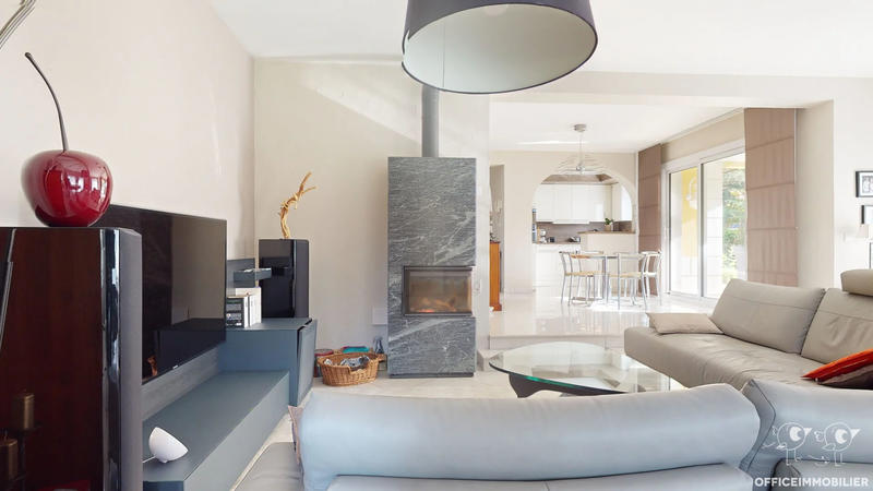 Maison - 220 m² - 6 pièces