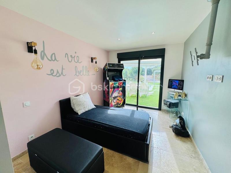 Propriété - 301 m² - 10 pièces