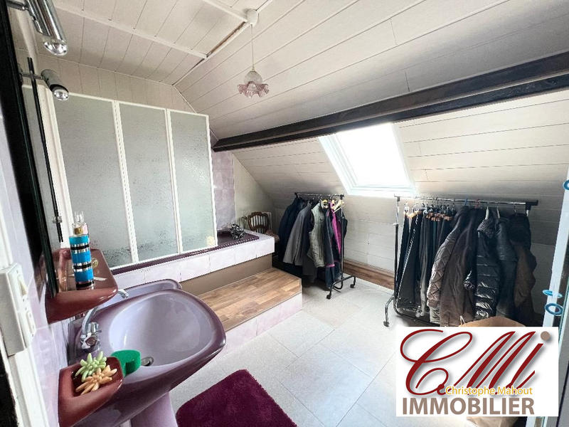 Maison - 217 m² - 8 pièces