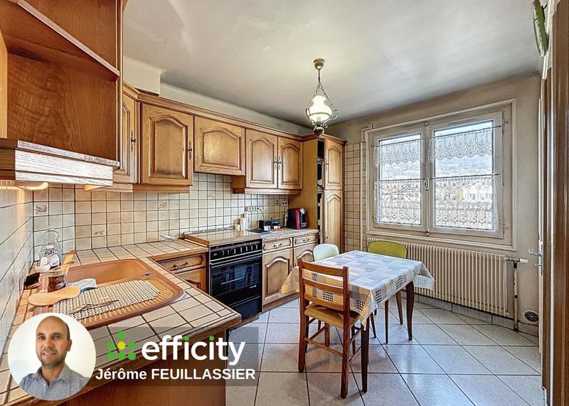 Maison - 90 m² - 5 pièces