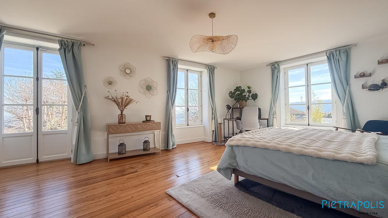 Maison ancienne - 247 m² - 9 pièces