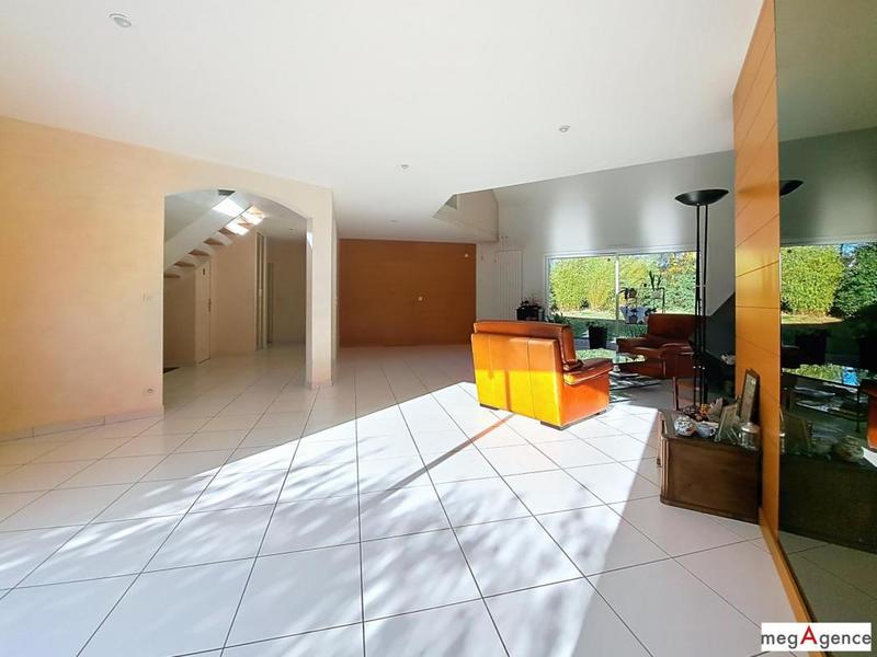 Maison - 200 m² - 8 pièces