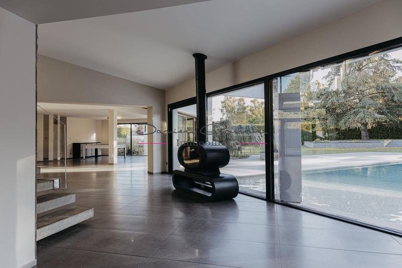 Maison - 350 m² - 8 pièces