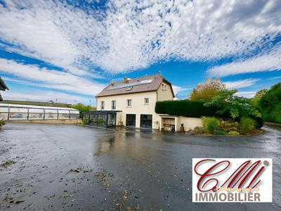 Maison - 385 m² - 11 pièces