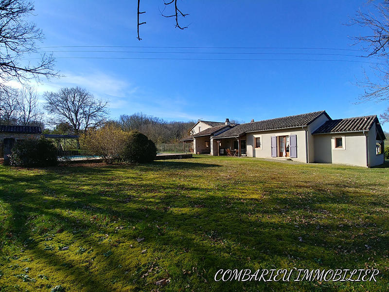 Maison - 180 m² - 7 pièces