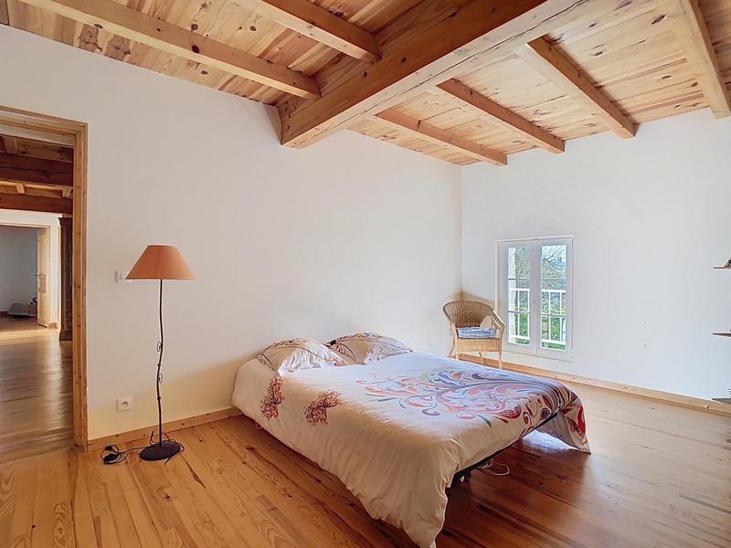 Maison - 252 m² - 5 pièces