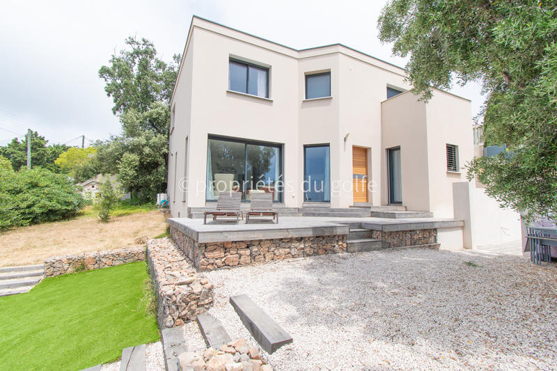 Maison - 200 m² - 6 pièces