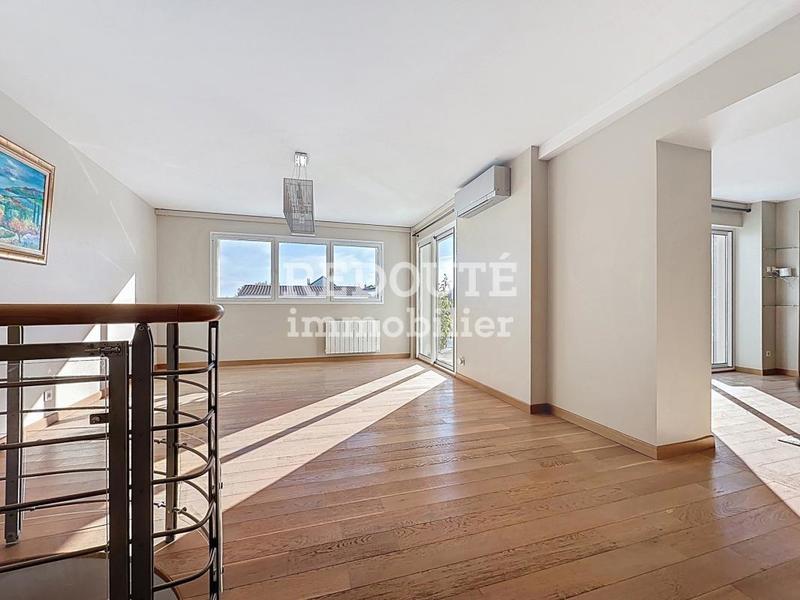 Maison - 203 m² - 7 pièces