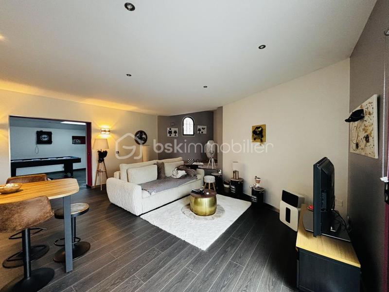 Maison - 220 m² - 6 pièces