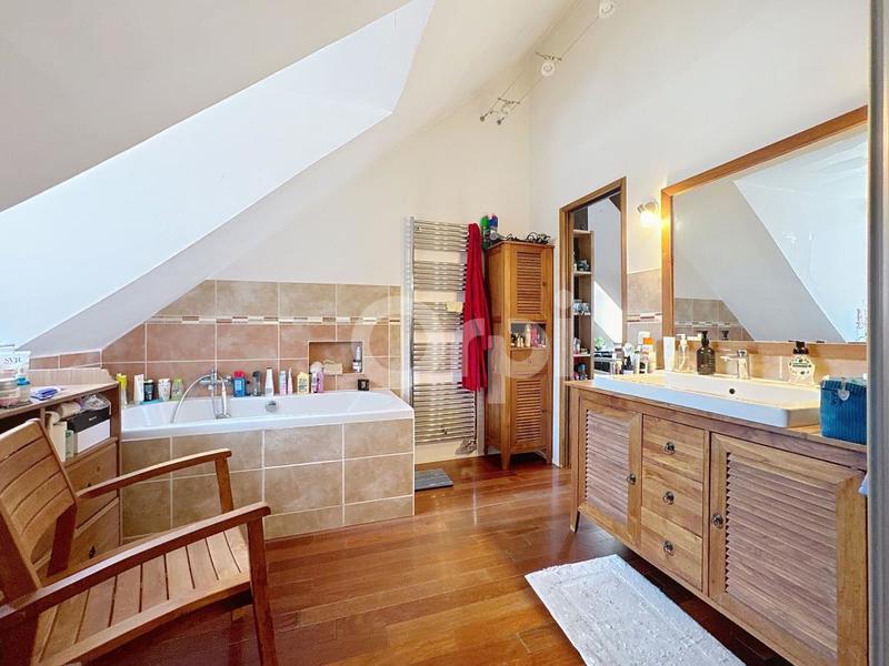 Maison - 193 m² - 6 pièces