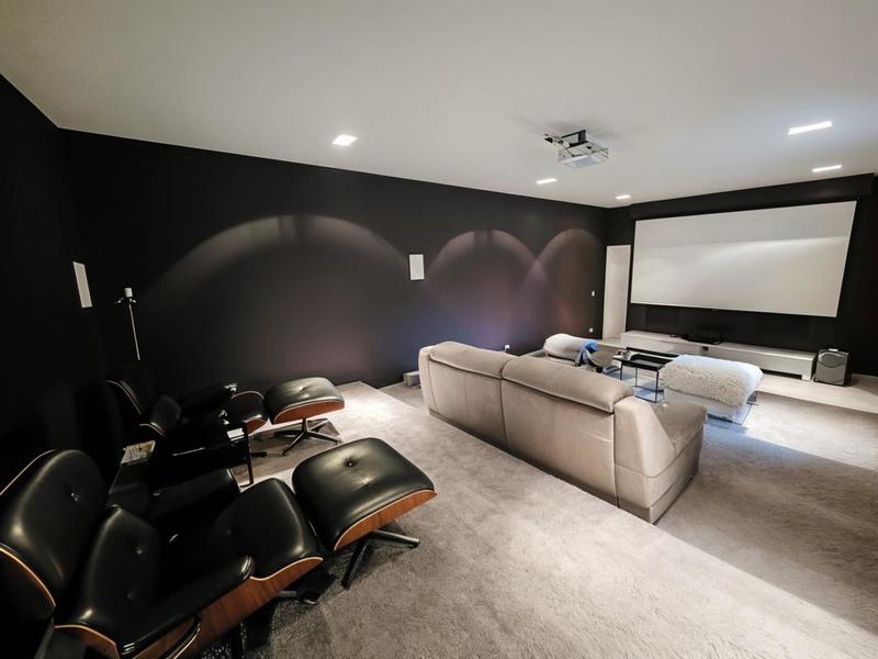 Maison - 1 200 m² - 16 pièces