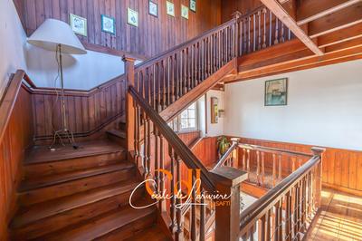Maison - 240 m² - 8 pièces