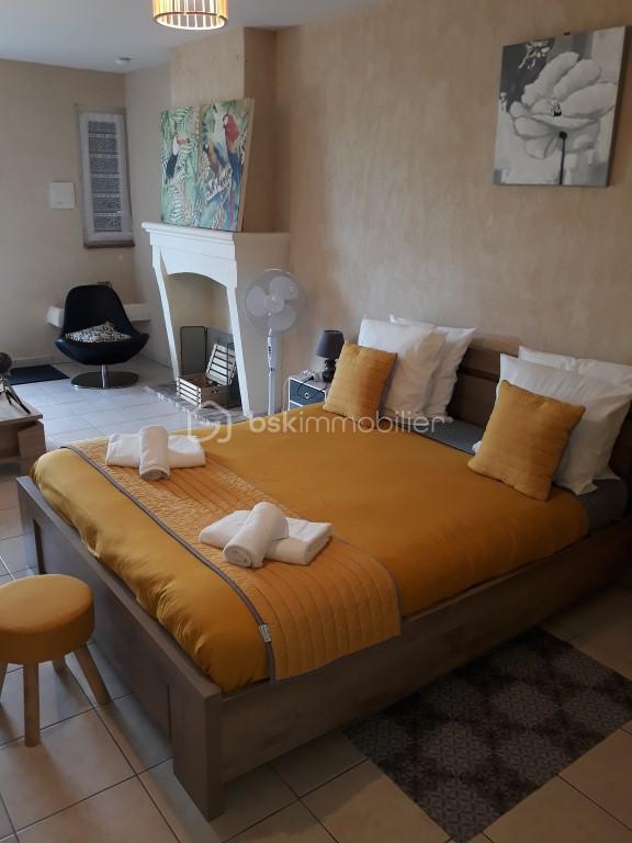 Maison en pierre - 340 m² - 8 pièces