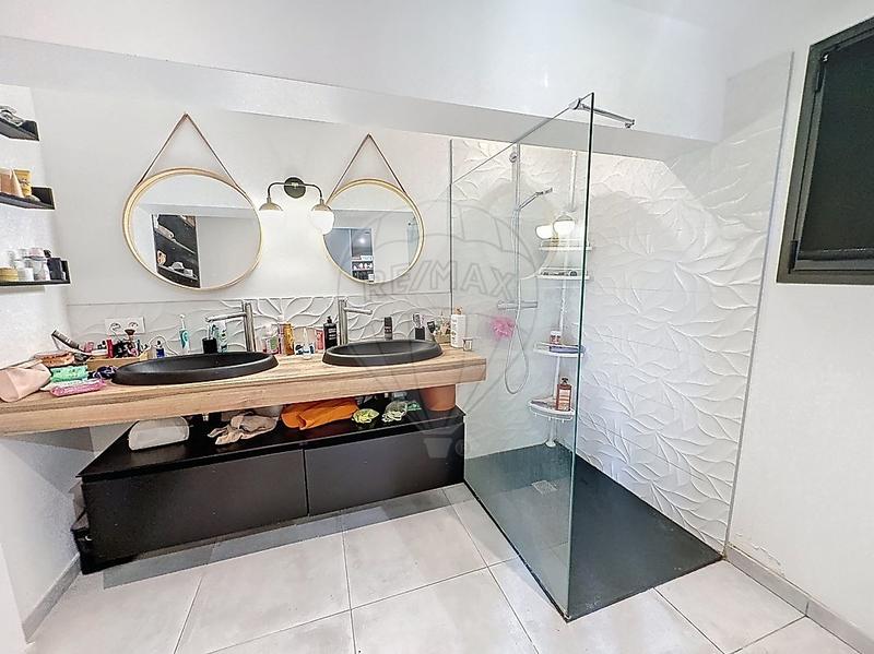 Maison - 207 m² - 7 pièces