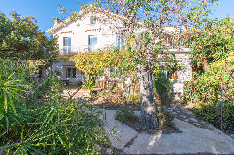 Maison - 200 m² - 7 pièces