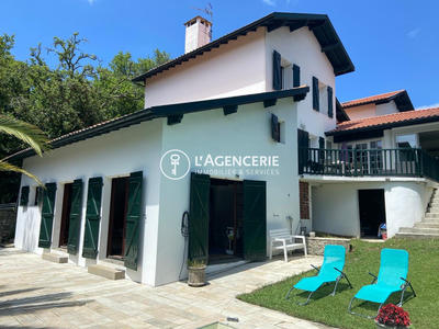 Maison - 255 m² - 7 pièces