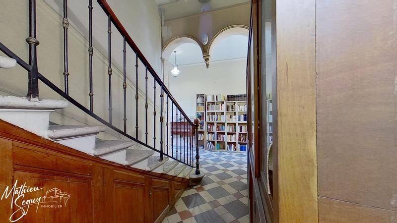 Propriété - 498 m² - 18 pièces