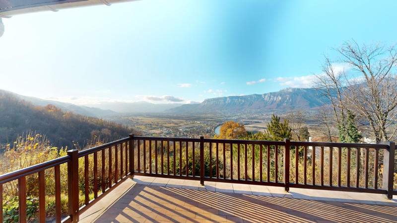 Maison - 200 m² - 5 pièces