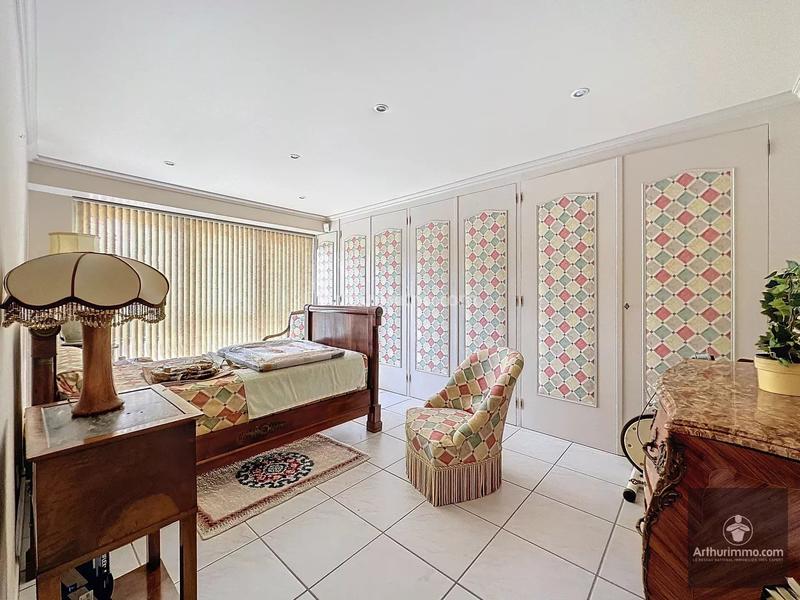 Maison - 280 m² - 7 pièces