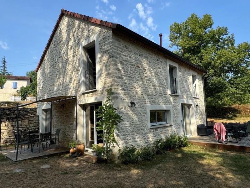 Maison - 280 m² - 9 pièces