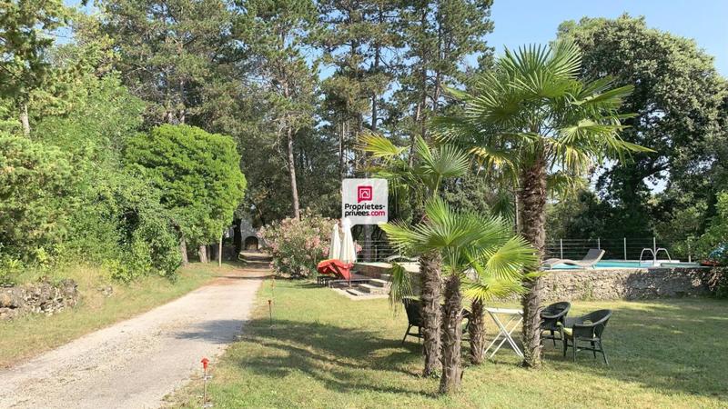 Maison - 220 m² - 8 pièces