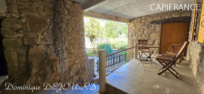 Maison - 250 m² - 8 pièces