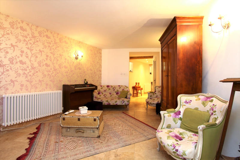 Maison - 357 m² - 16 pièces