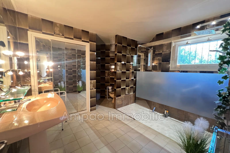 Maison - 251 m² - 6 pièces