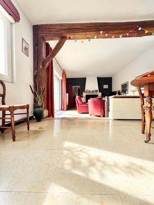 Maison - 240 m² - 5 pièces