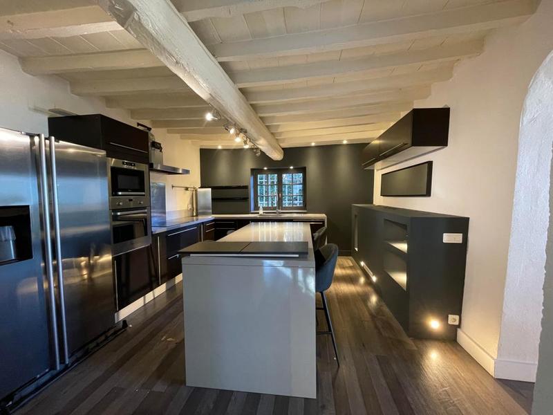 Maison - 300 m² - 8 pièces