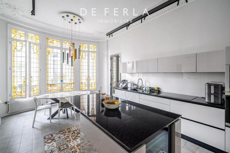 Appartement - 190 m² - 5 pièces