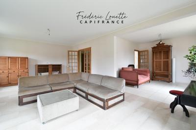 Maison - 217 m² - 8 pièces