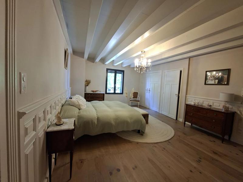 Propriété - 331 m²