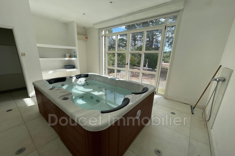 Maison - 350 m² - 9 pièces