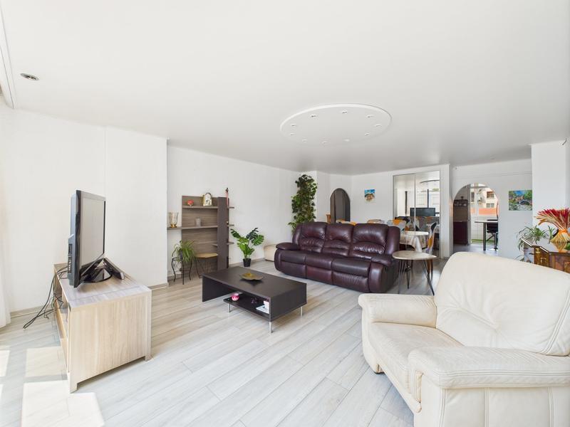 Appartement - 93 m² - 4 pièces