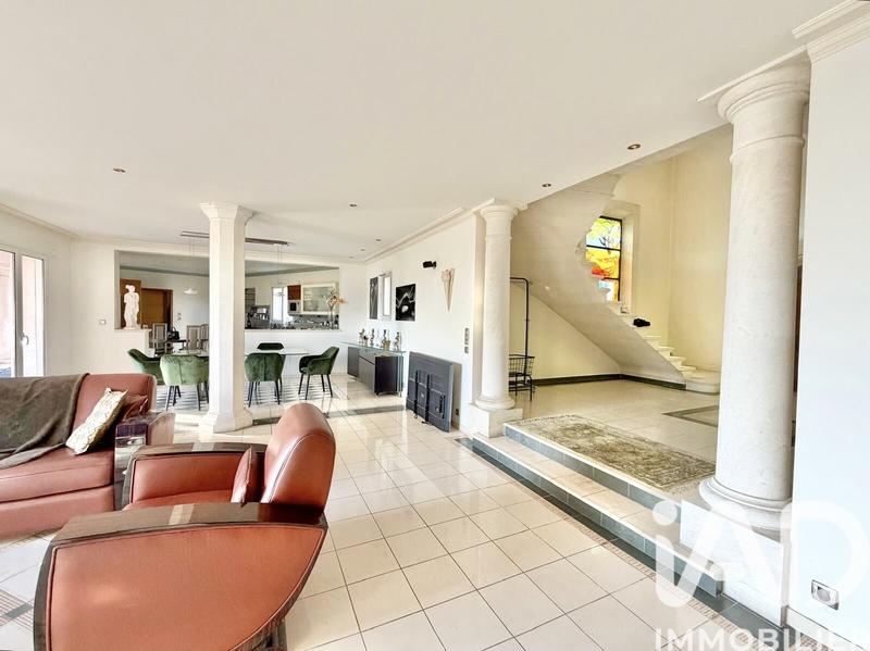 Maison - 300 m² - 5 pièces