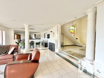 Maison - 300 m² - 5 pièces