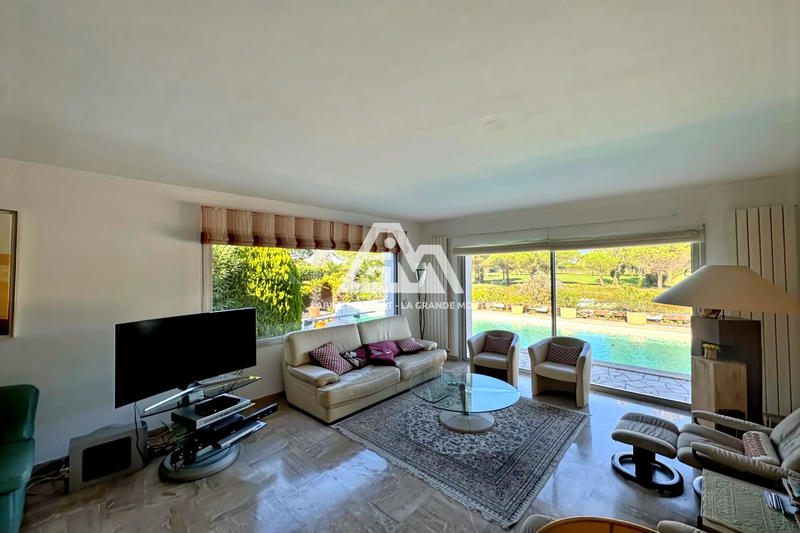 Maison - 225 m² - 6 pièces