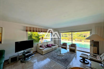 Maison - 225 m² - 6 pièces