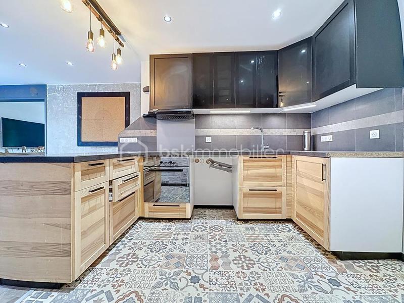 Appartement - 95 m² - 6 pièces