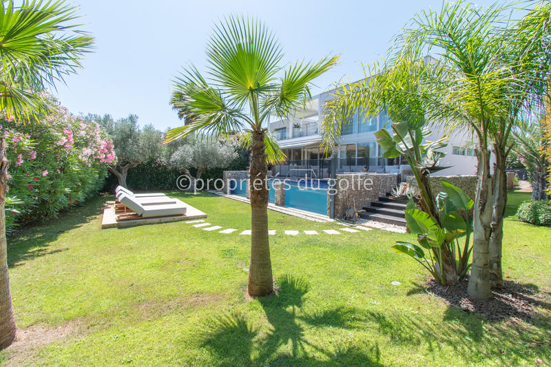 Maison - 305 m² - 7 pièces