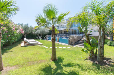 Maison - 305 m² - 7 pièces