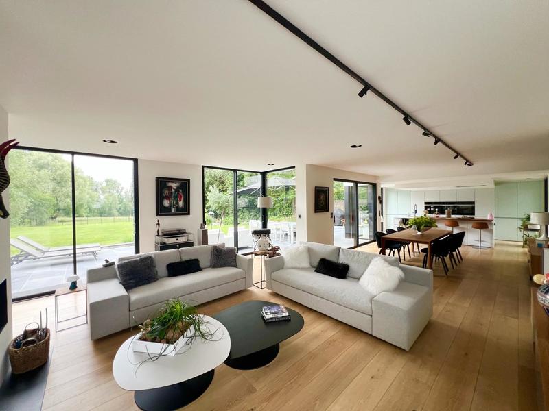 Maison - 255 m² - 6 pièces