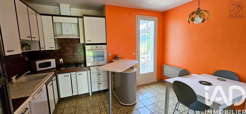 Maison - 216 m² - 8 pièces