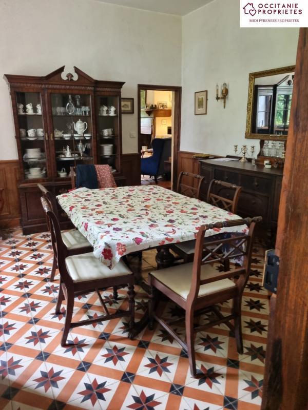 Maison - 212 m² - 12 pièces