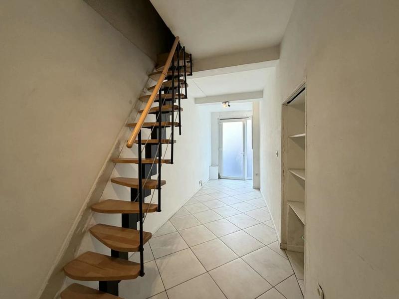 Maison - 2 619 m² - 2 pièces