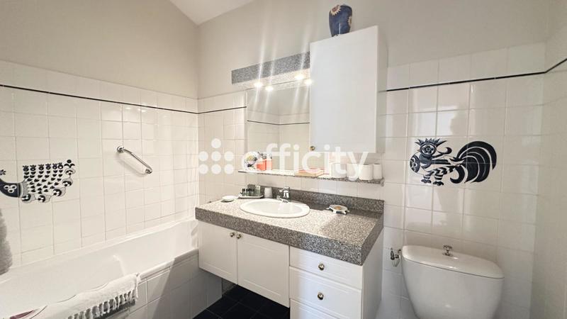 Maison - 236 m² - 6 pièces