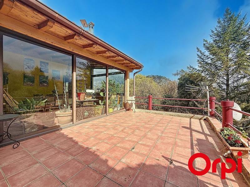 Maison - 198 m² - 8 pièces