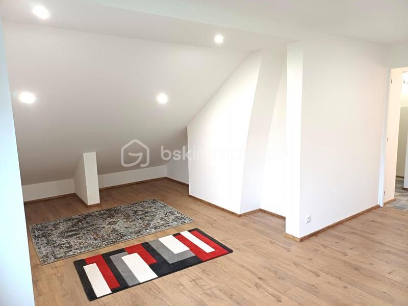 Maison - 243 m² - 8 pièces